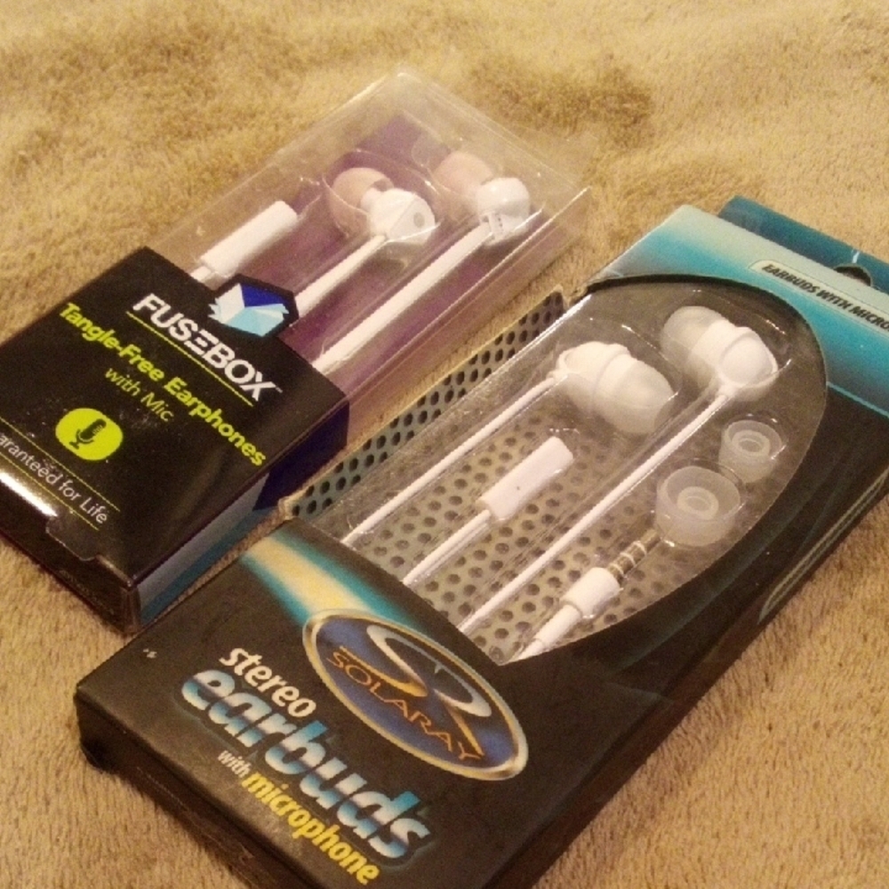 LARA White Earbud Headphones with Mic - Picture 3 of 8